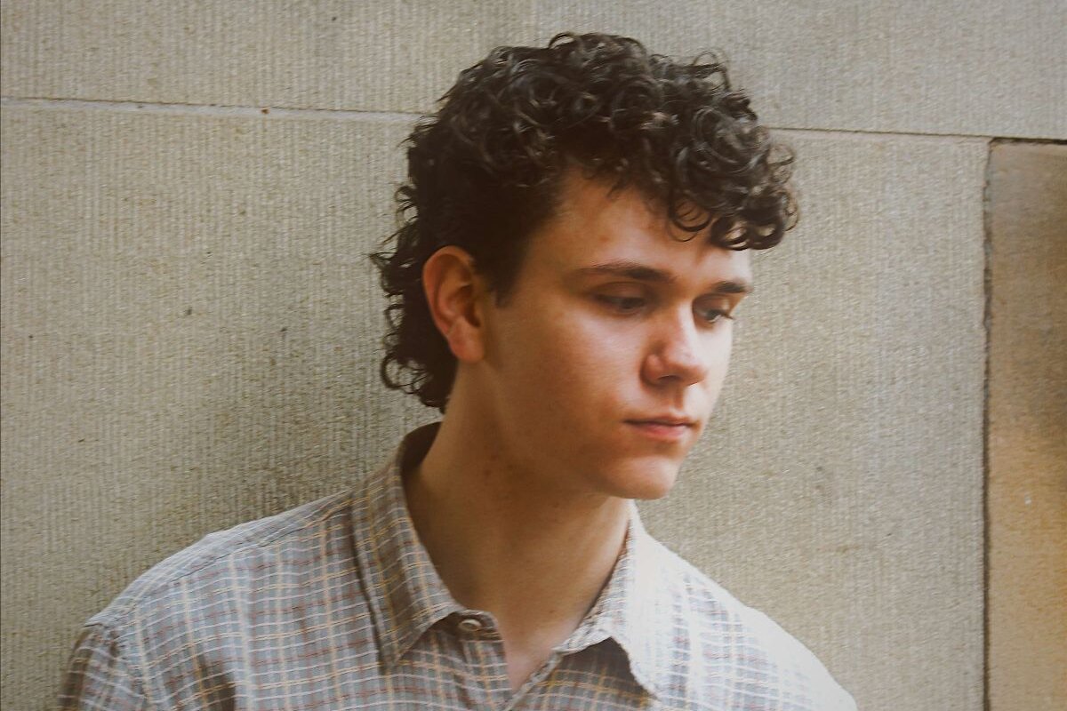 Felix Hill returns with the poppy, drivetime alt-rock of 'Circumstance' - OUT NOW