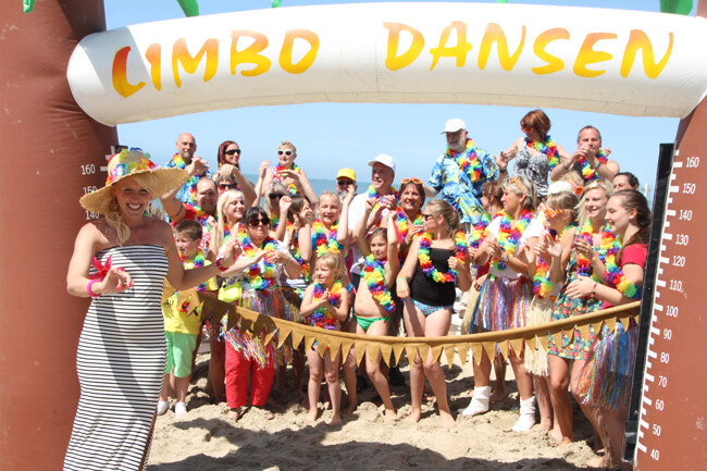 Opnames videoclip 'De Trisha Limbo' in zomerse sfeer