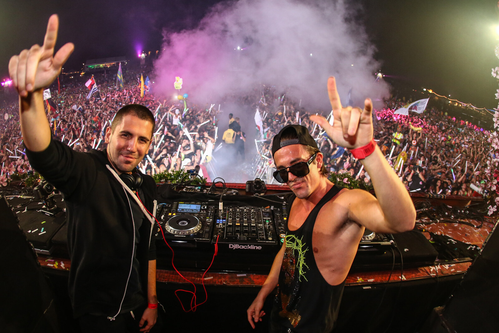 Stem Dimitri Vegas & Like Mike naar de top