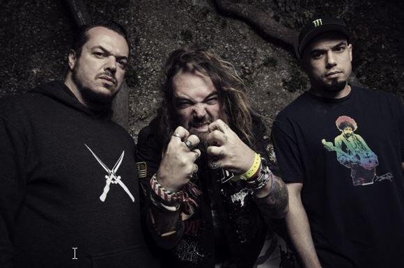 Cavalera Conspiracy – exclusive track premiere for 'Babylonian Pandemonium'!