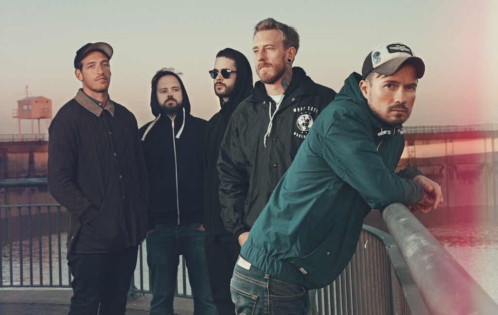 Funeral For A Friend brult er wederom politiek op los met de release van Chapter and Verse