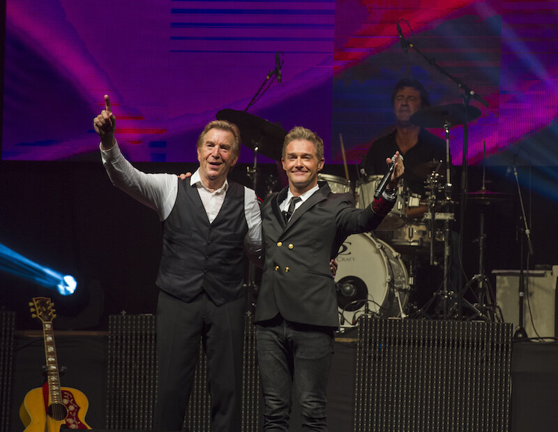 Staande ovatie voor muzikale samenwerking Wlll Tura en Christoff