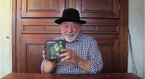 Welke zanger verpest de goocheltruc van Urbanus?