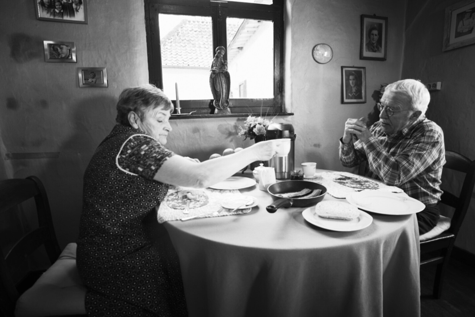 Limburgse bejaarden Jenne en Herman scoren Youtube-hit met videoclip David Latour