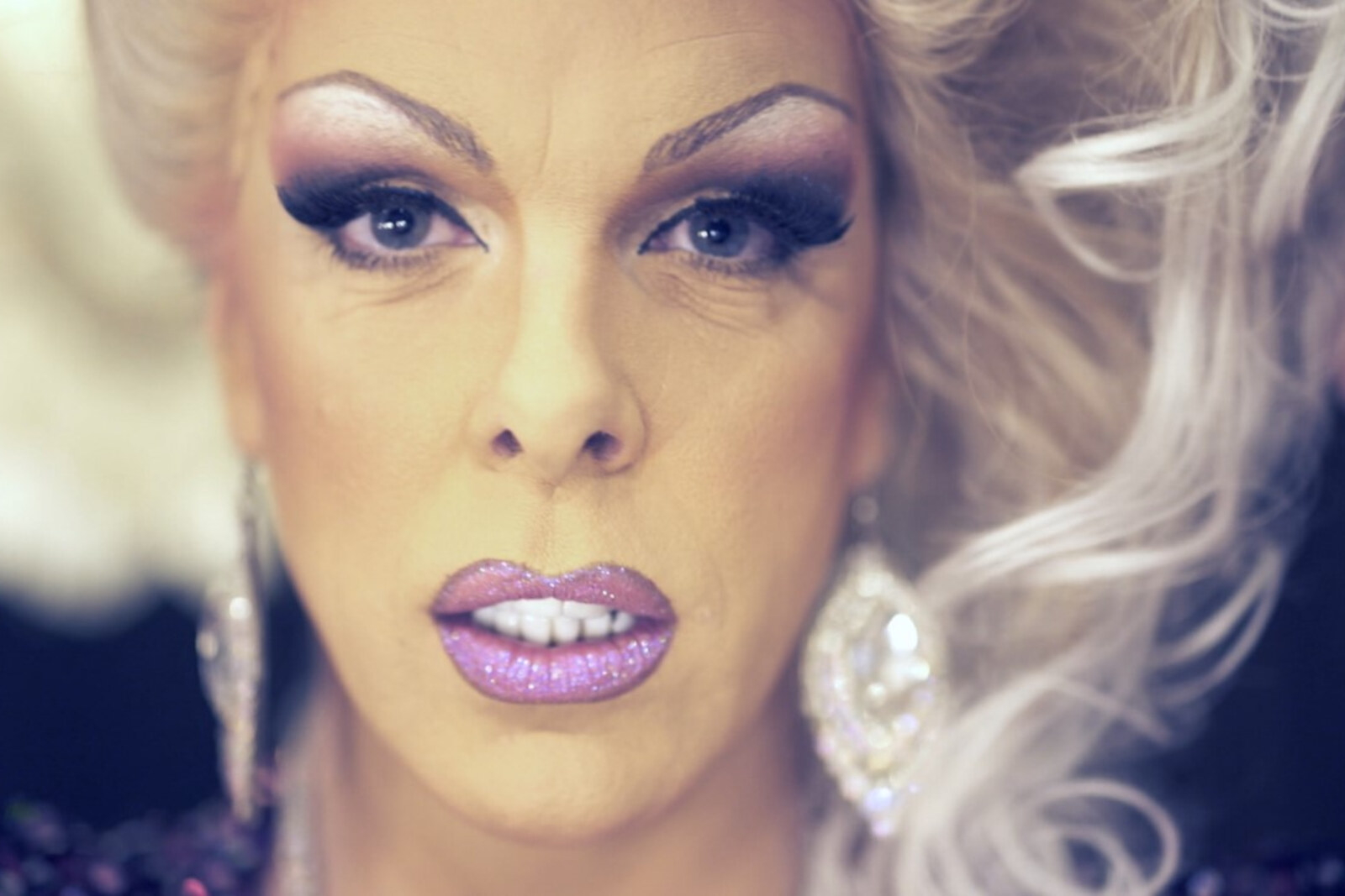 Youtube-video: van kerel naar Beauty Queen in 2'30" 