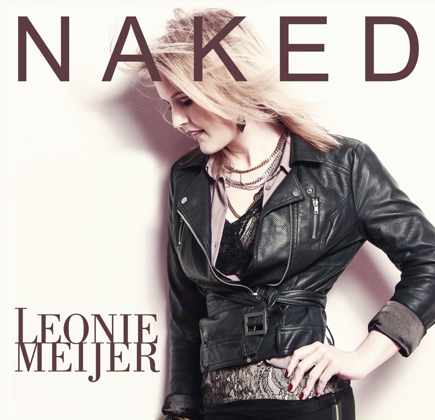 Leonie Meijer met band in Paradiso