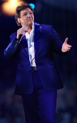 René Froger schittert in een volle Stadsschouwburg
