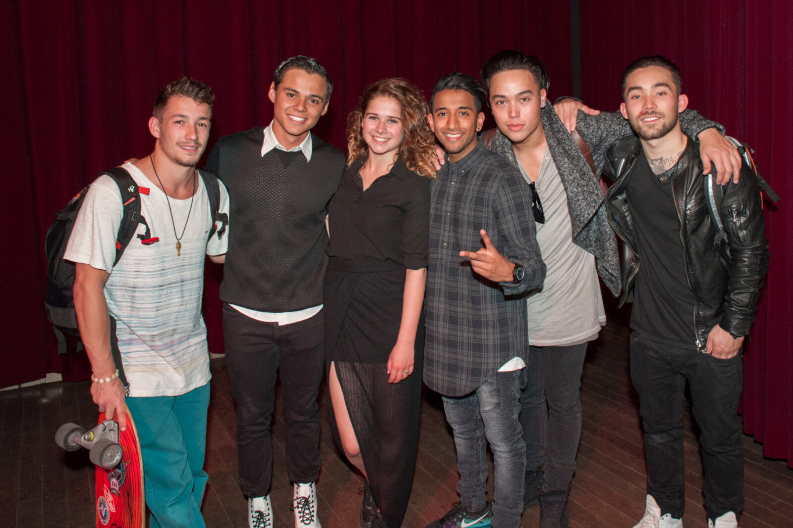 Laura Tesoro schittert als moderne Assepoester tijdens première van dansshow ‘The Fabulous Sneakerboyz’