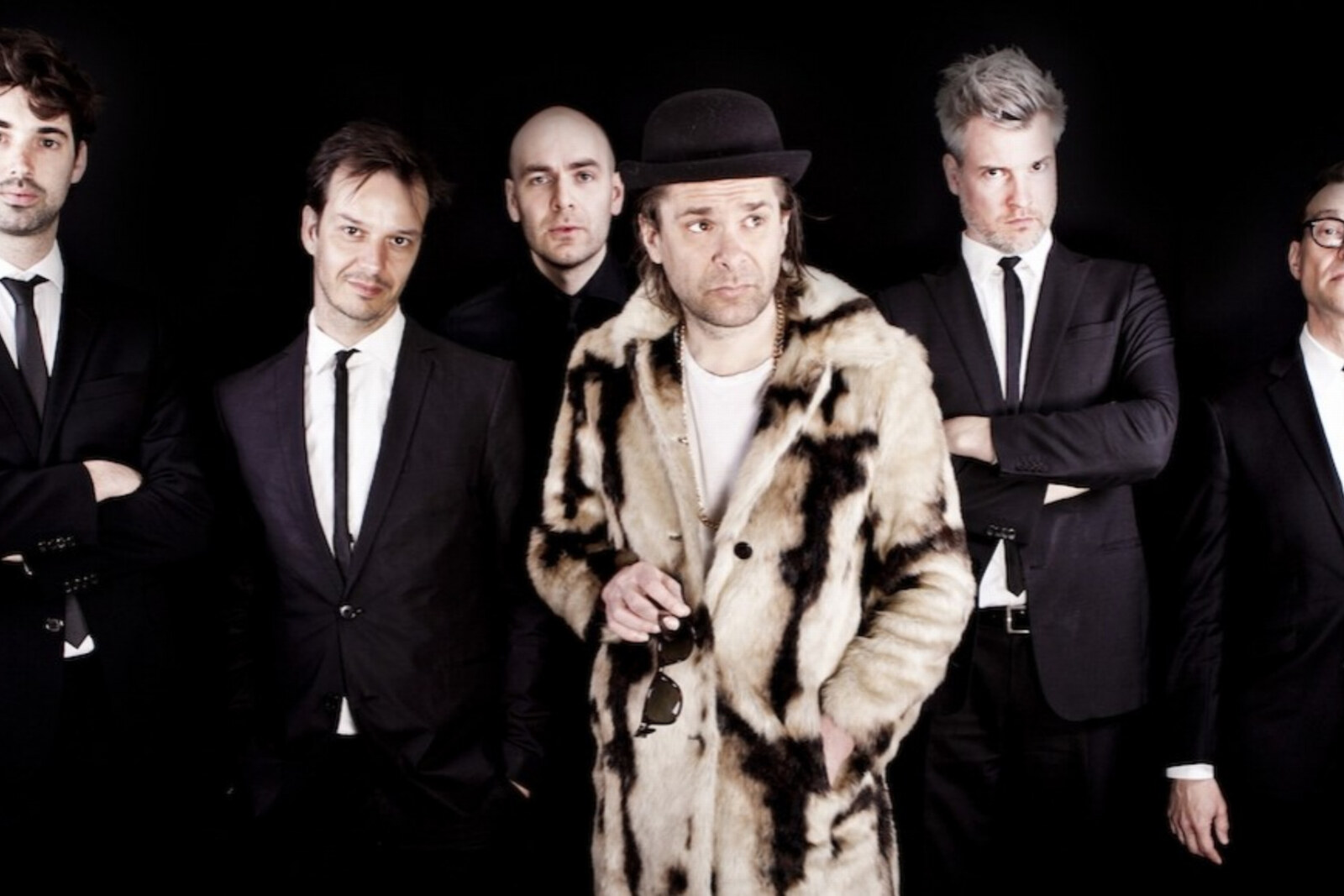 Hans Teeuwen & The Painkillers komen naar Trix
