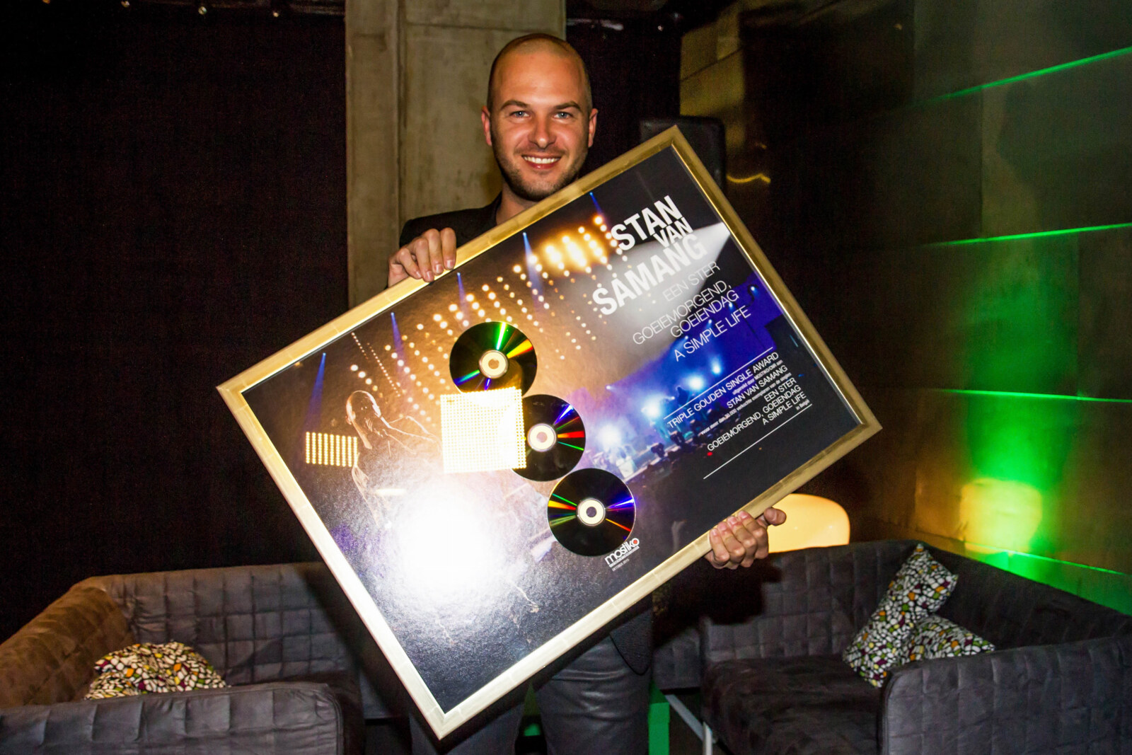 Stan Van Samang ontvangt "Triple Golden Single Award"