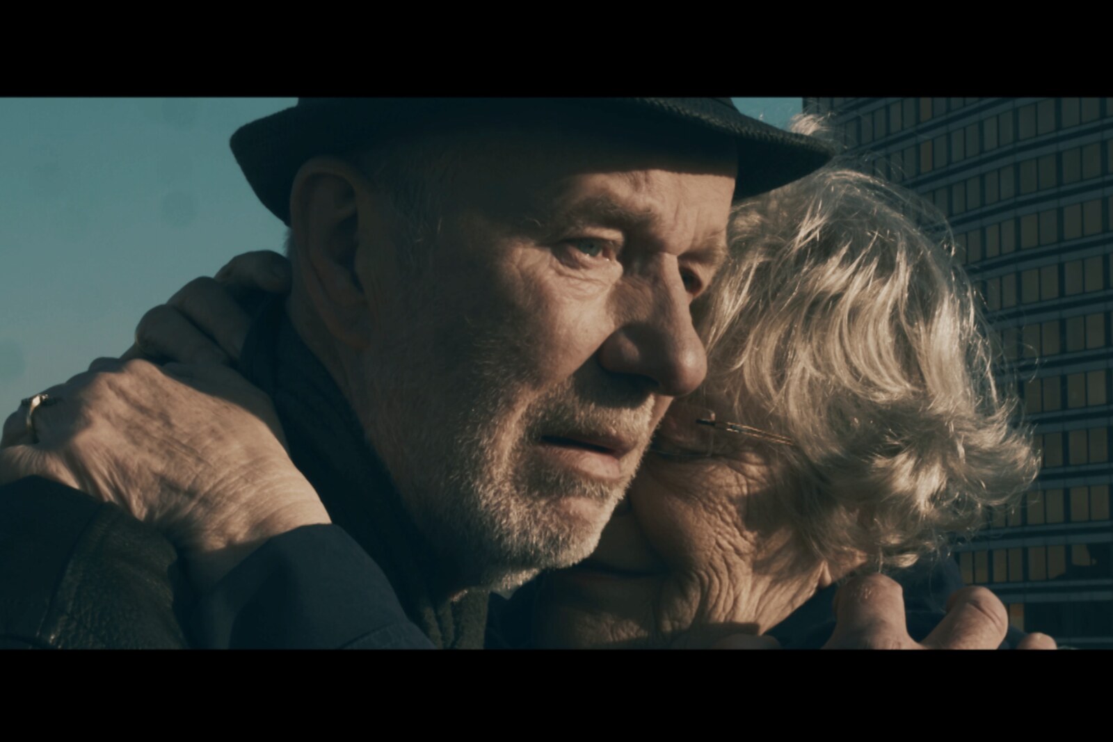 Benidorm bastards in shockerende Nederlandstalige videoclip 