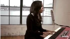 Hou Ruth B in de gaten