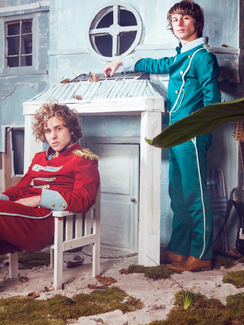 Compact Disk Dummies lossen videoclip bij Holy Love, de hot shot van deze week op Studio Brussel