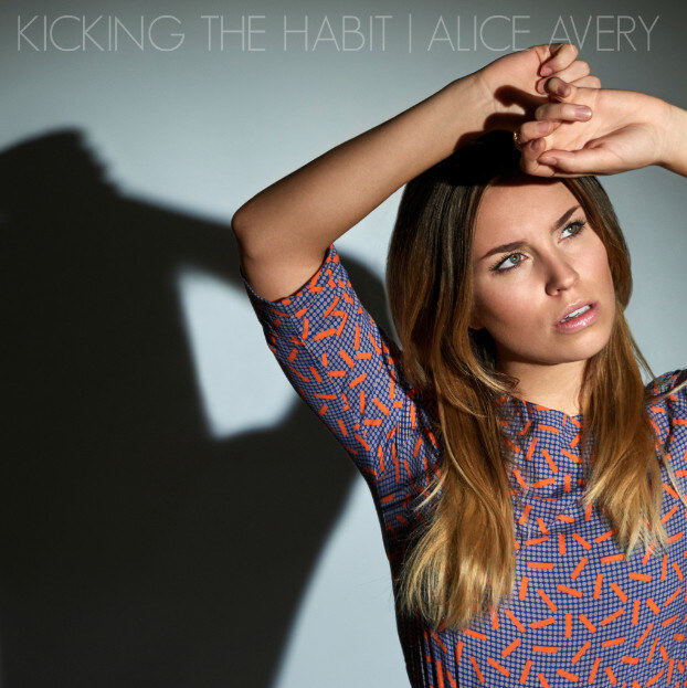 Veelzijdige Alice Avery presenteert ‘Kicking The Habit’