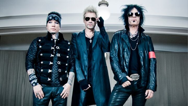 Sixx:A.M. officially release newalbum "Vol 1. Prayers for the damned"