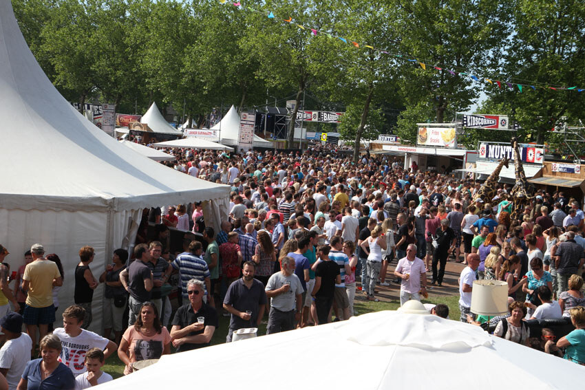 Meer tentdak voor 20 jarig Ribs & Blues !