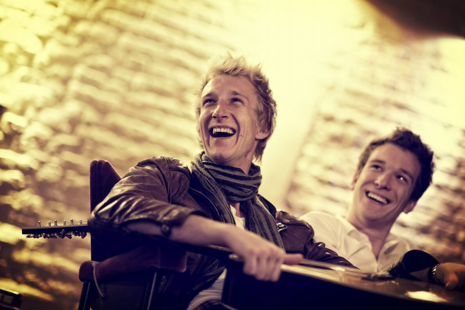 Zangduo Mathieu & Guillaume helpt reizigers tijdens treinstaking 31 mei