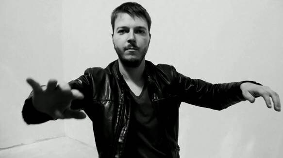 Met zijn eerste single "Someday Maybe" houdt bassist Simon Casier zijn solo project Zimmerman boven de doopvont