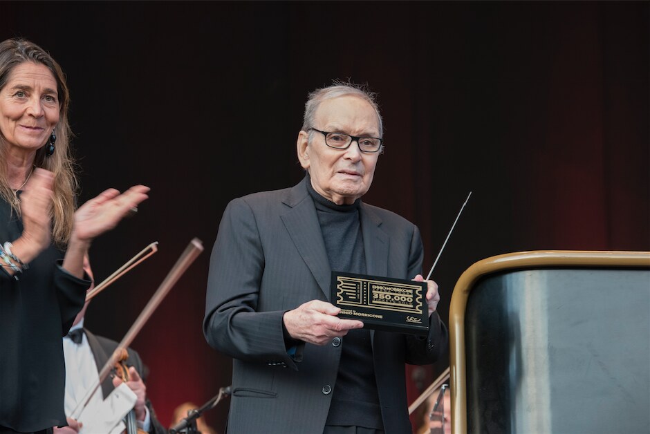 Ennio Morricone krijgt award in Gent voor 350.000 verkochte tickets