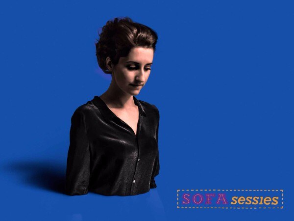 Eefje de Visser solo voor één-jarig jubileum Sofa Sessies