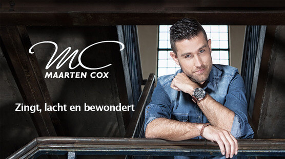Maarten Cox zingt, lacht en bewondert