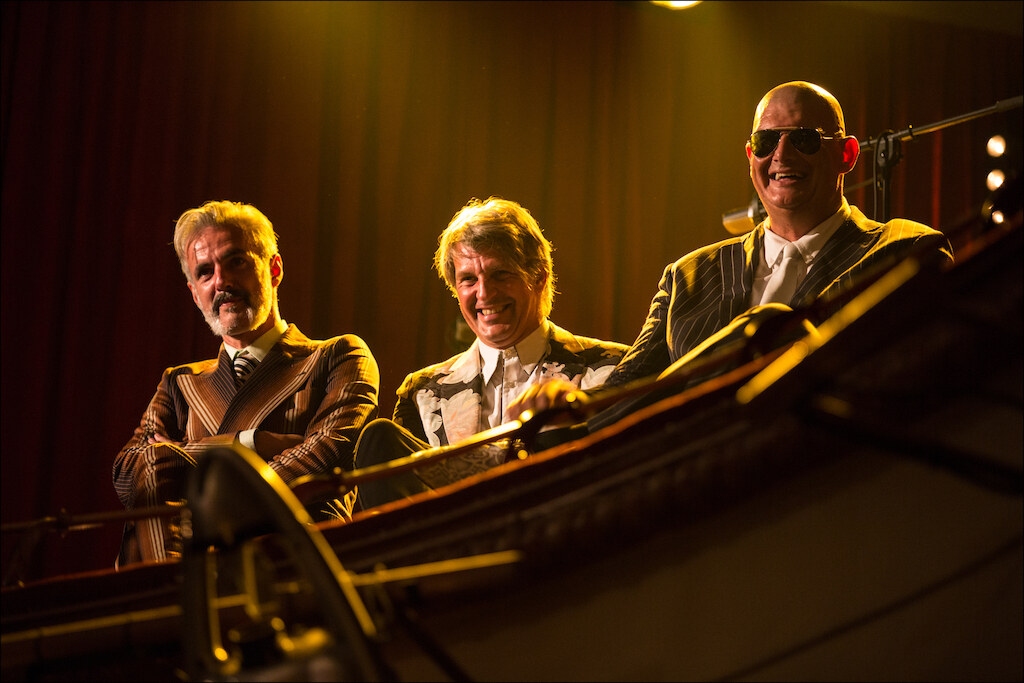 Triggerfinger zorgt voor opmerkelijke cover van “J’Aime La Vie” voor de film Everybody Happy