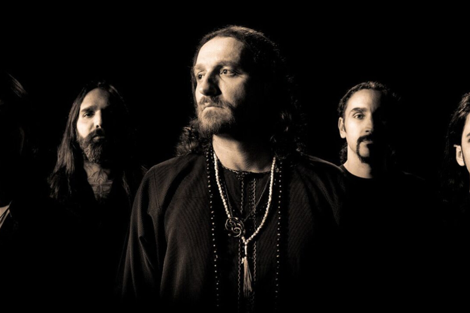Internationale metalbands en vluchtelingen in Poppodium Baroeg