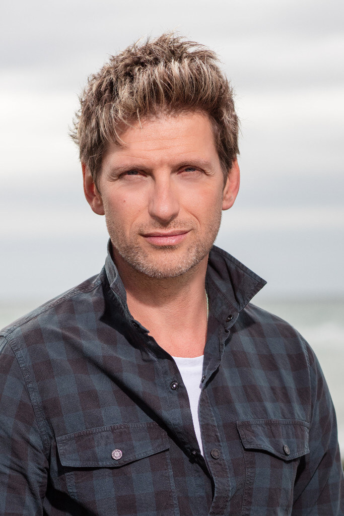 Gene Thomas vervangt Christoff tijdelijk als presentator van de Vlaamse Ultratop 50