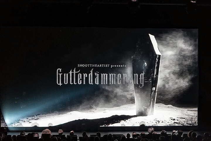 Gutterdämmerung eert de gitaar