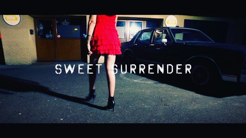 'Lady in red rocks the night!' met de nieuwe single 'Sweet Surrender' van Scarved