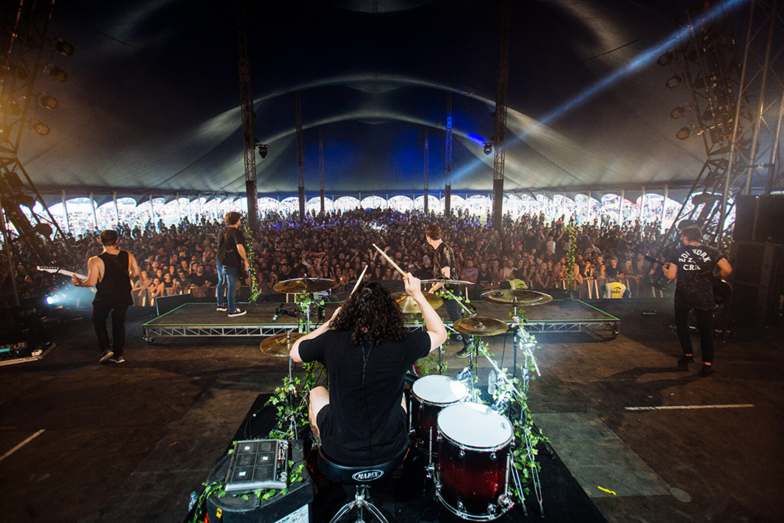 In hearts wake reveal new track "Warchy