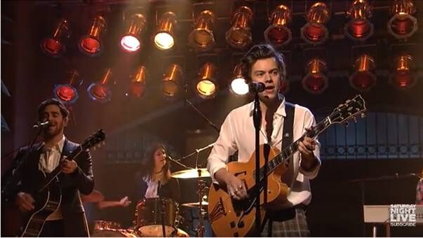 Harry Styles maakt TV debuut als solo artiest met 2 nieuwe nummers