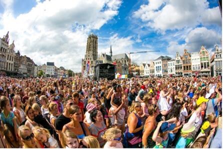 Maanrock lost tien nieuwe namen