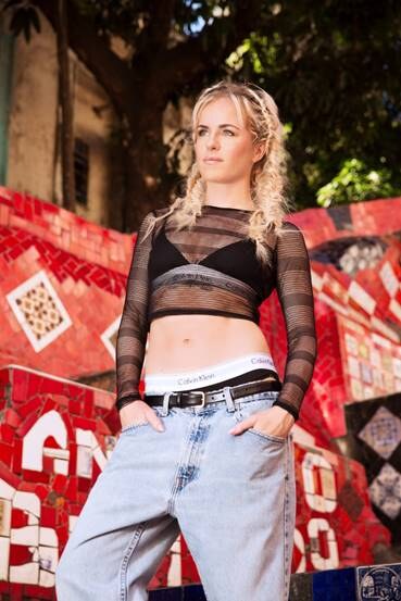 Josje Huisman tekent platencontract bij Sony Music Entertainment!