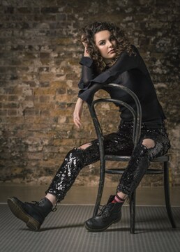 Shalisa signs contract with international label Hollywood Records