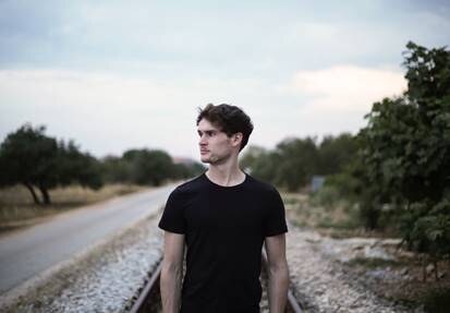Daniel Docherty unveils new track Hold Me through [PIAS] Recordings