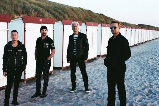 U2 ontvangt Global Icon Award tijdens MTV EMA 2017