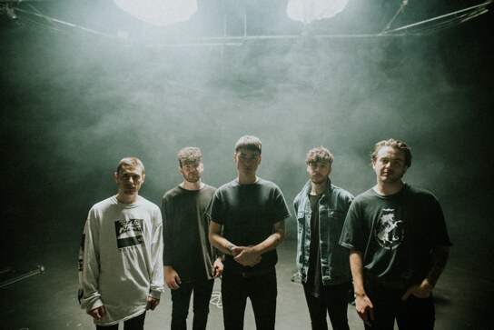 Boston Maner release new single "Drowned in gold"