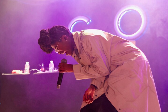Antwerpse hiphopqueen Coely verovert Leuven met performance van internationaal niveau