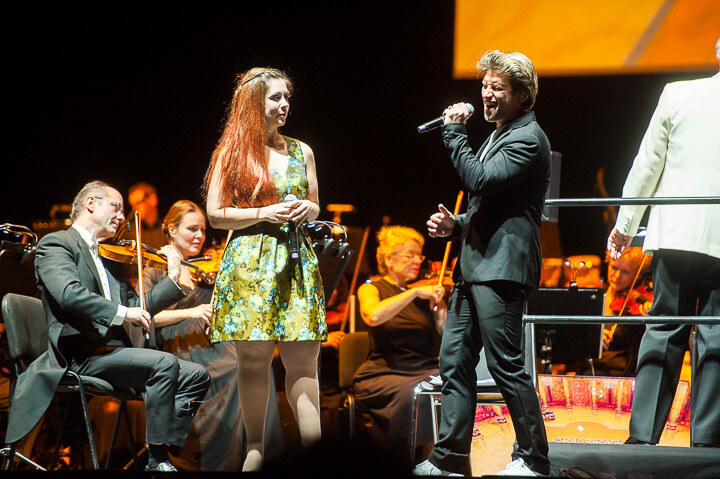 Elke Buyle schittert tijdens Disney In Concert 