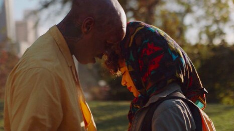 Rejie Snow lanceert de video voor Egyptian Luvr