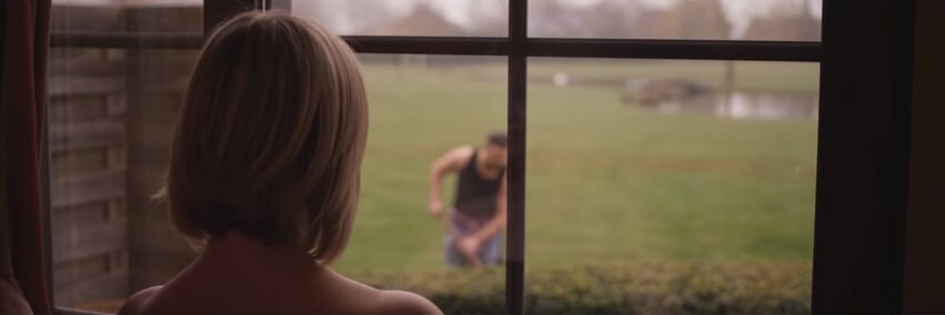 Laura Lynn verrast nietsvermoedende buurman in clip van 'Ik trek het me niet aan'