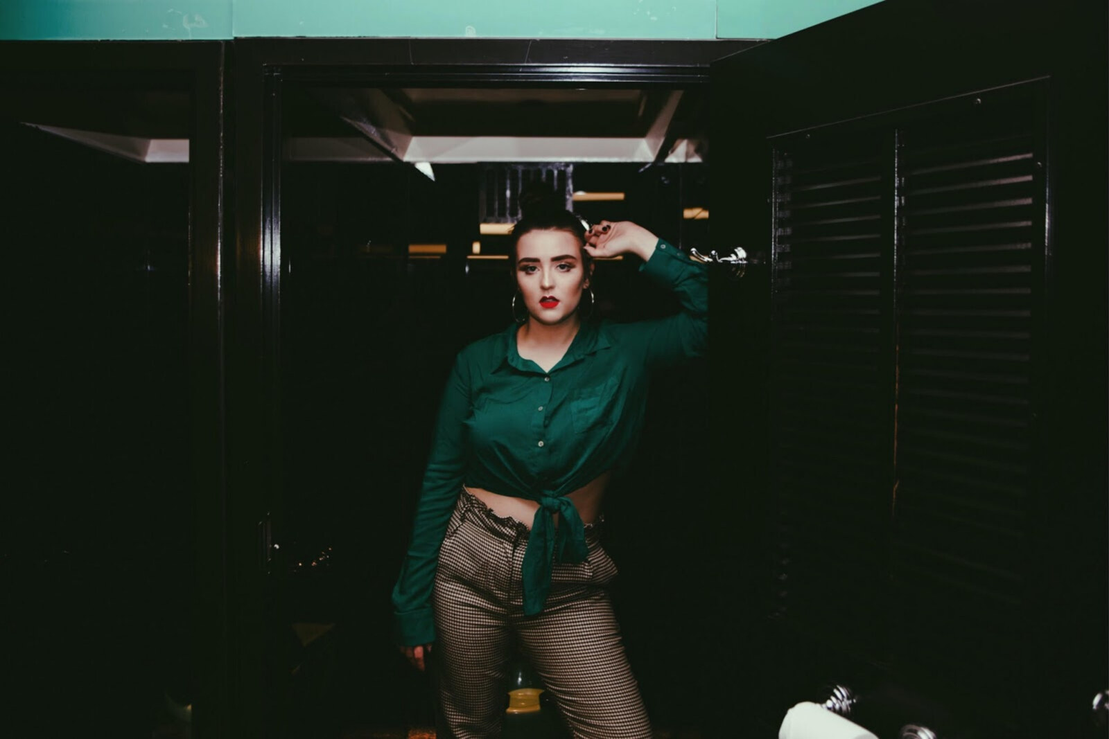 Dearly Premieres Debut Single "Get With You Alone"