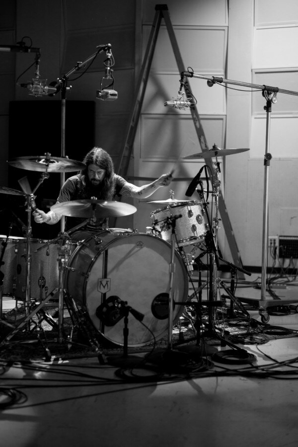 Dave Grohl releases new track "Play"