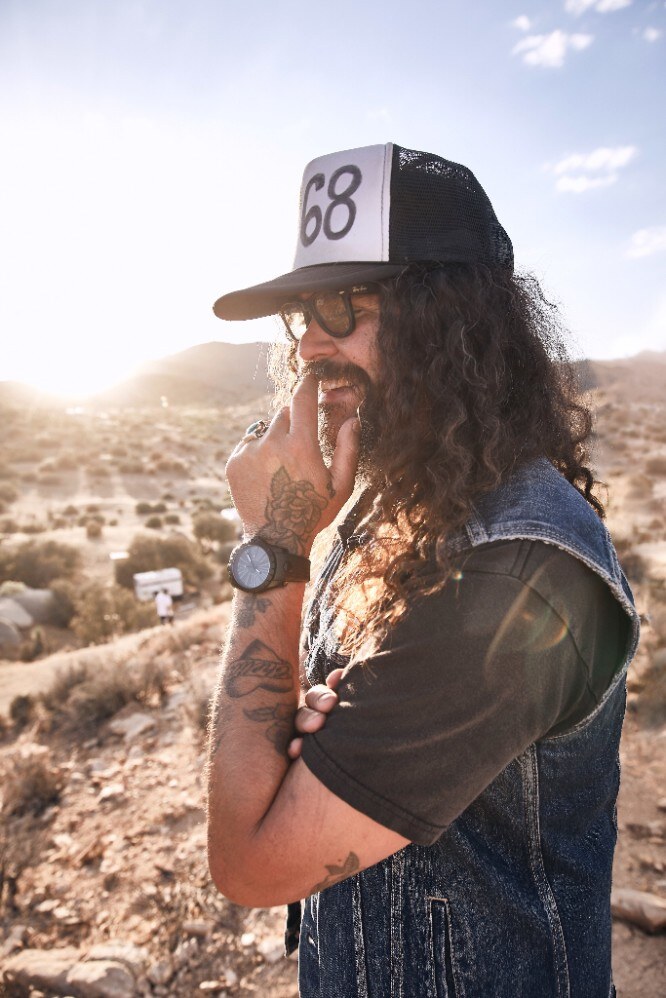 Brant Bjork  intimate video for "Too Many Chiefs" 