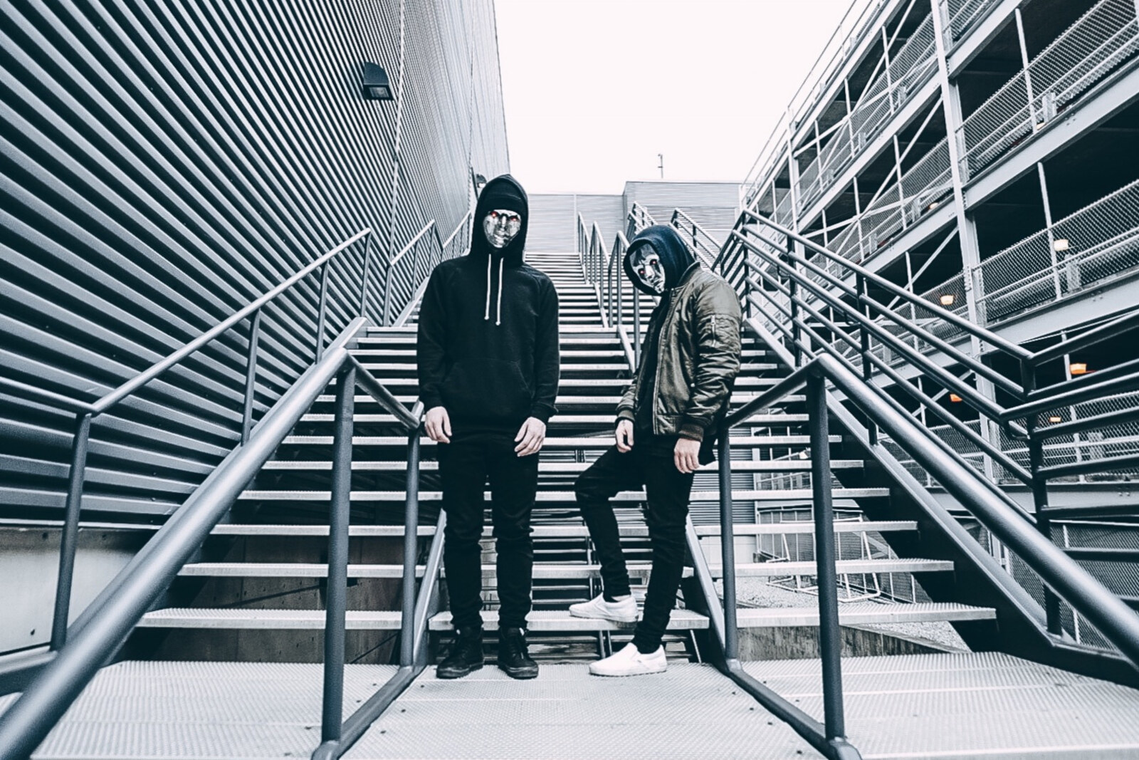  ATLiens & Badrapper's minimalistic bass "IMMA" 