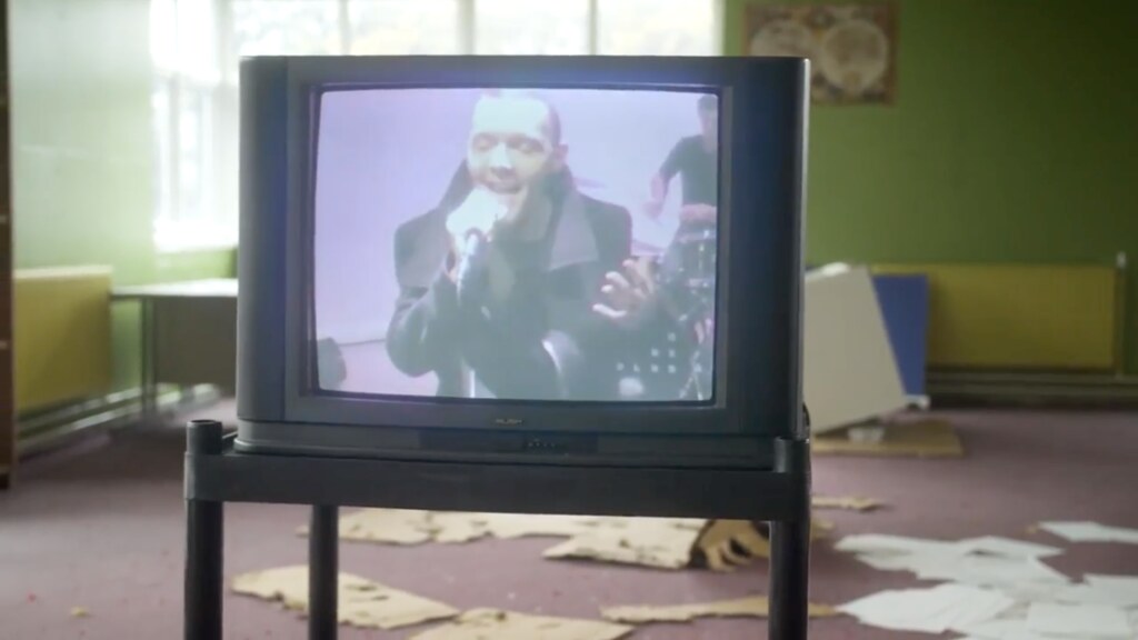 The Slow Readers Club share video for 'On The TV'