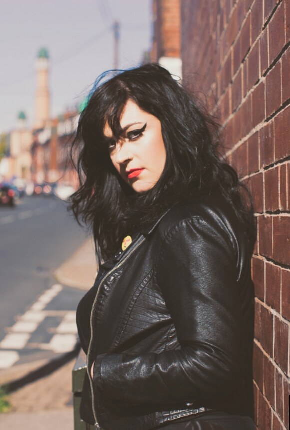Louise Distras releases new single 'Street Revolution'