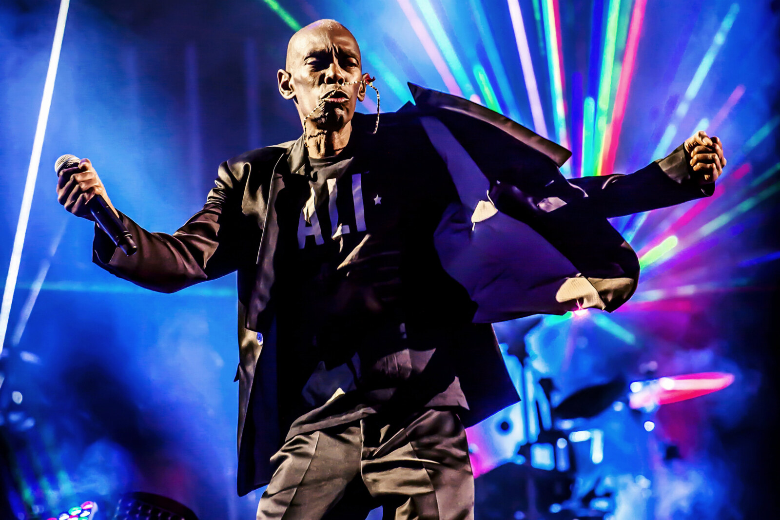 Frontman Maxi Jazz brengt grootste Faithless-hits op ‘I Love the 90’s’ in Hasselt  