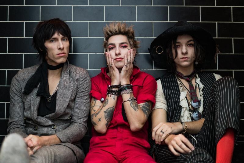 Palaye Royale Premiere Video For Album Favorite "Dying In A Hot Tub" | European Tour Next Month